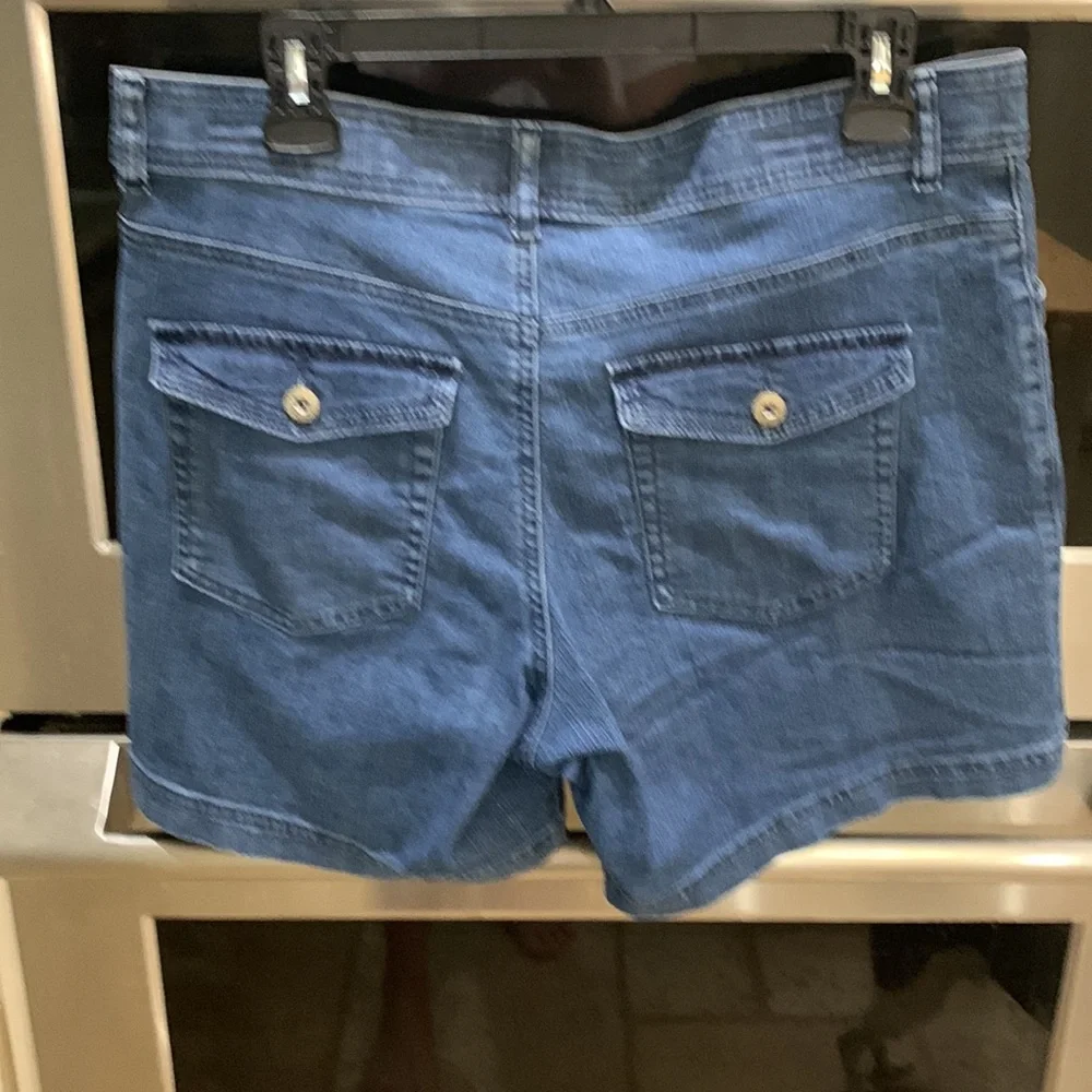 NWOT Lee sinuous soft size 14 medium tummy control waist denim shorts. - Picture 3 of 12